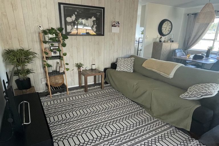 Photo of property in 1/27 Mannering Place, Hillcrest, Auckland, 0627