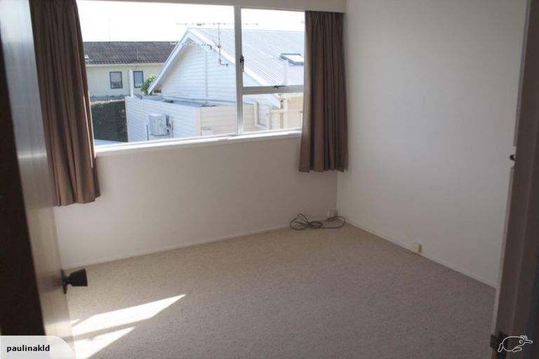 Photo of property in 2/90 East Coast Road, Milford, Auckland, 0620