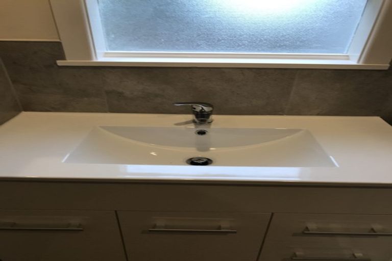 Photo of property in 19 Lyford Crescent, Sunnynook, Auckland, 0620