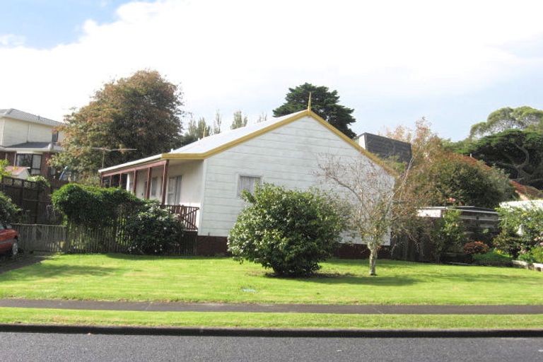 Photo of property in 16 Cairngorm Place, Highland Park, Auckland, 2010