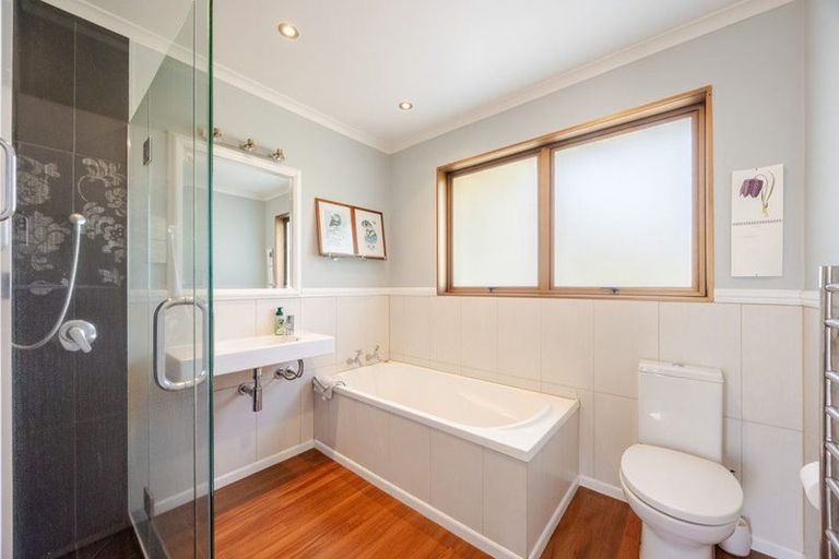 Photo of property in 17 Roslyn Road, Bluff Hill, Napier, 4110