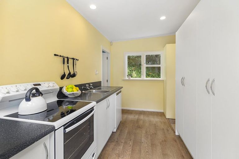 Photo of property in 33 Patanga Crescent, Thorndon, Wellington, 6011