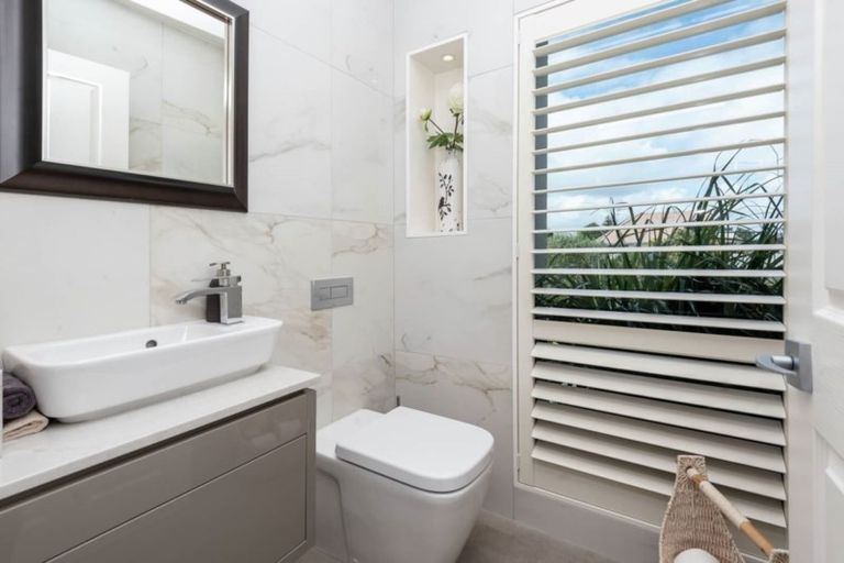 Photo of property in 14a The Parade, Bucklands Beach, Auckland, 2012