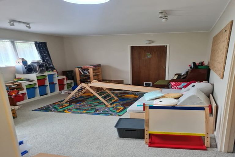 Photo of property in 15 La Perouse Street, Botany Downs, Auckland, 2010