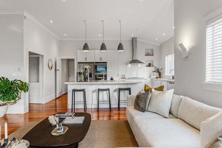 Photo of property in 1/20 Corrella Road, Belmont, Auckland, 0622