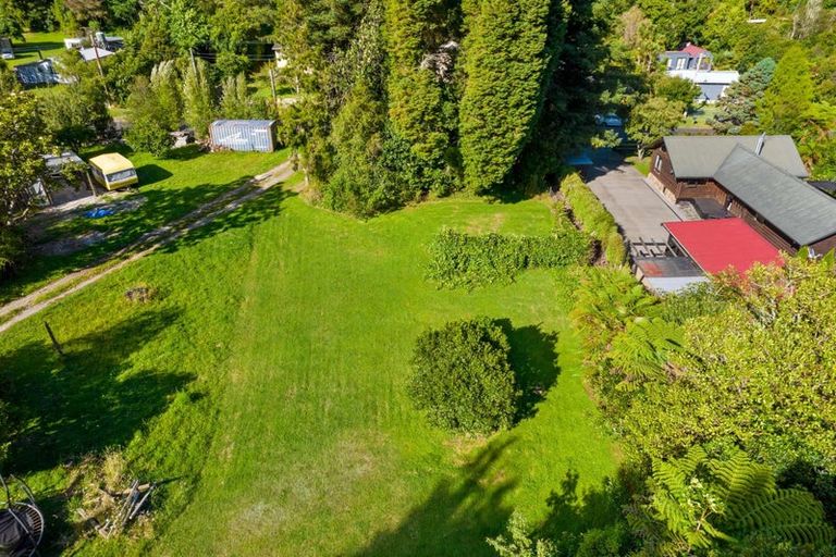 Photo of property in 10 Tombleson Road, Lake Rotoma, Rotorua, 3074