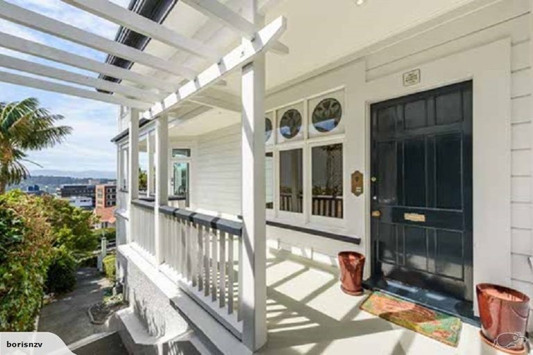 Photo of property in 8a Central Terrace, Kelburn, Wellington, 6012