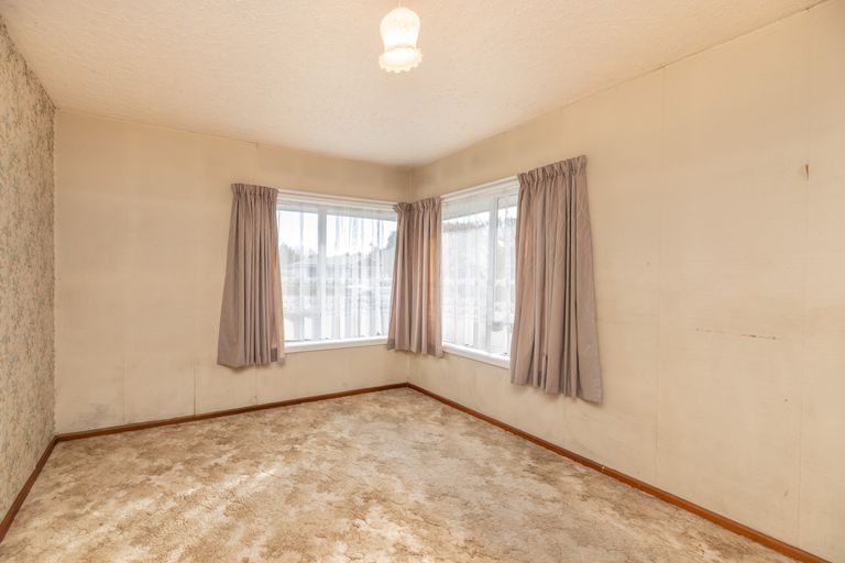Photo of property in 406 Main North Road, Redwood, Christchurch, 8051