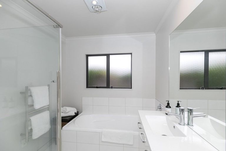 Photo of property in 71 Ayrshire Drive, Grandview Heights, Hamilton, 3200