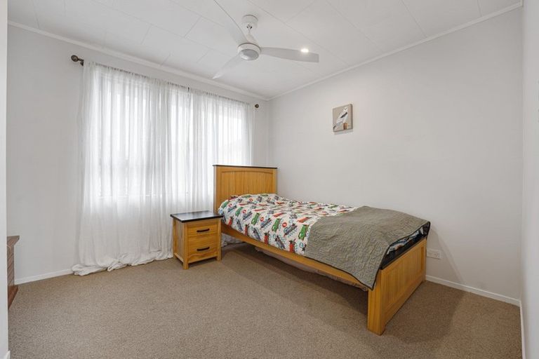 Photo of property in 13 Winstone Place, Highlands Park, New Plymouth, 4312