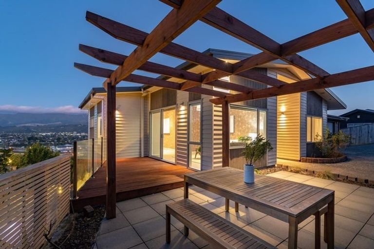 Photo of property in 25a Riverstone Drive, Riverstone Terraces, Upper Hutt, 5018