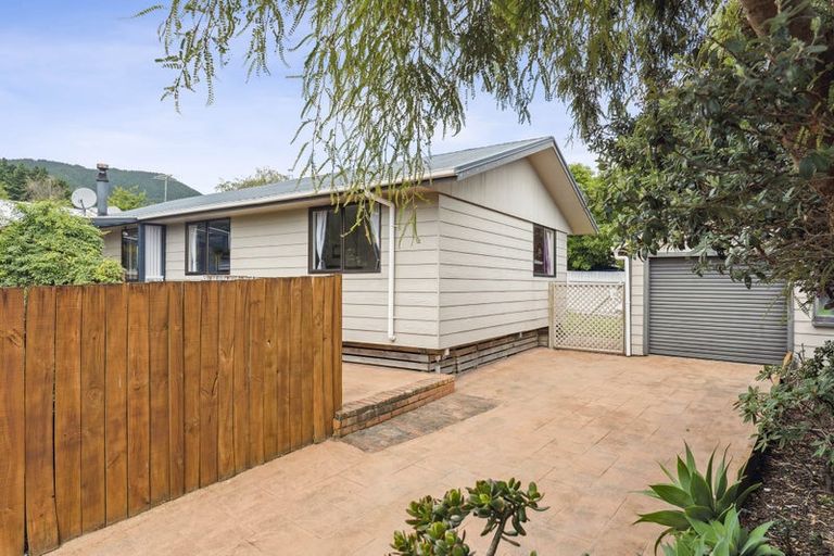 Photo of property in 25 Hookway Grove, Paraparaumu, 5032