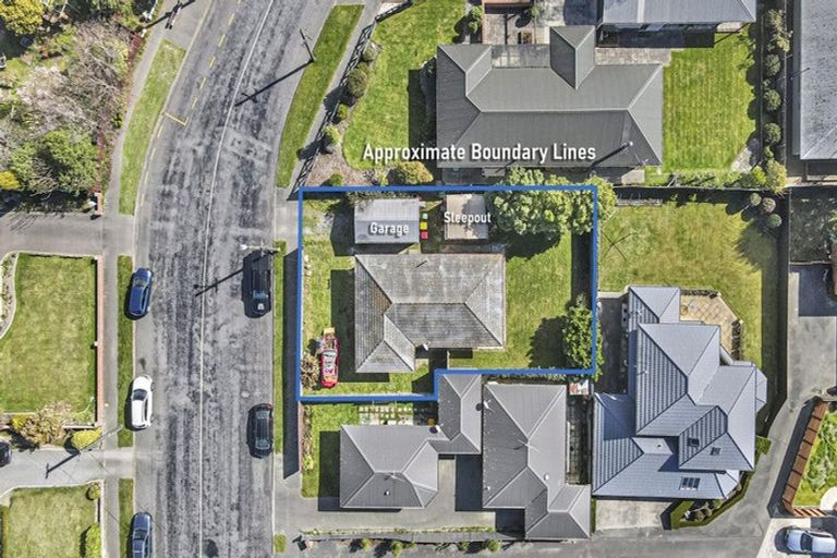 Photo of property in 32 Bentley Street, Russley, Christchurch, 8042