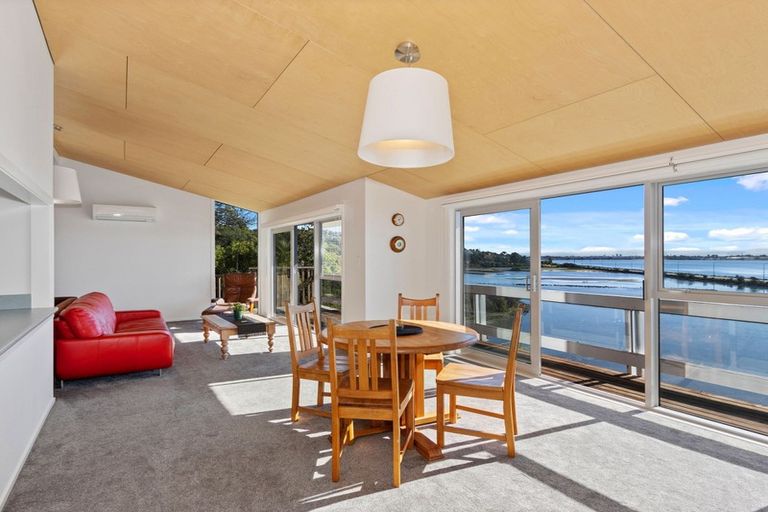Photo of property in 150 Mccormacks Bay Road, Redcliffs, Christchurch, 8081