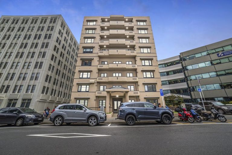 Photo of property in Westhaven Apartments, 2/127 Molesworth Street, Thorndon, Wellington, 6011