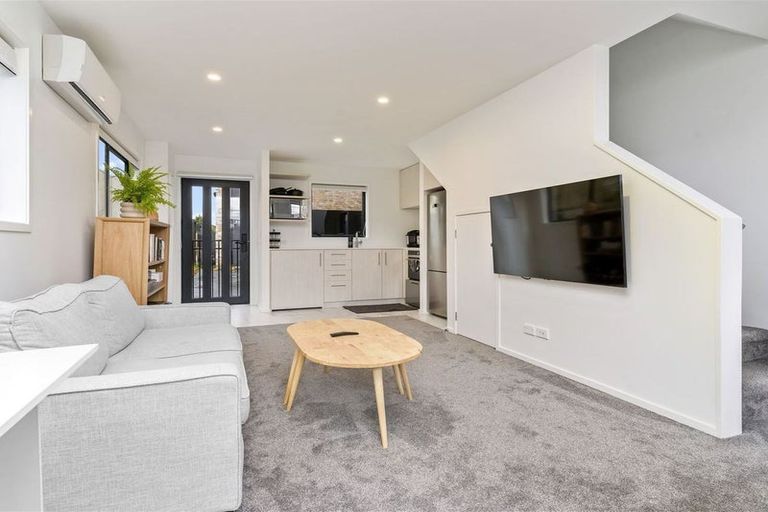 Photo of property in 2/137 View Road, Sunnyvale, Auckland, 0612