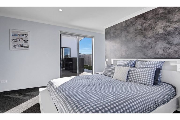 Photo of property in 33 Highgate Drive, Rangiora, 7400