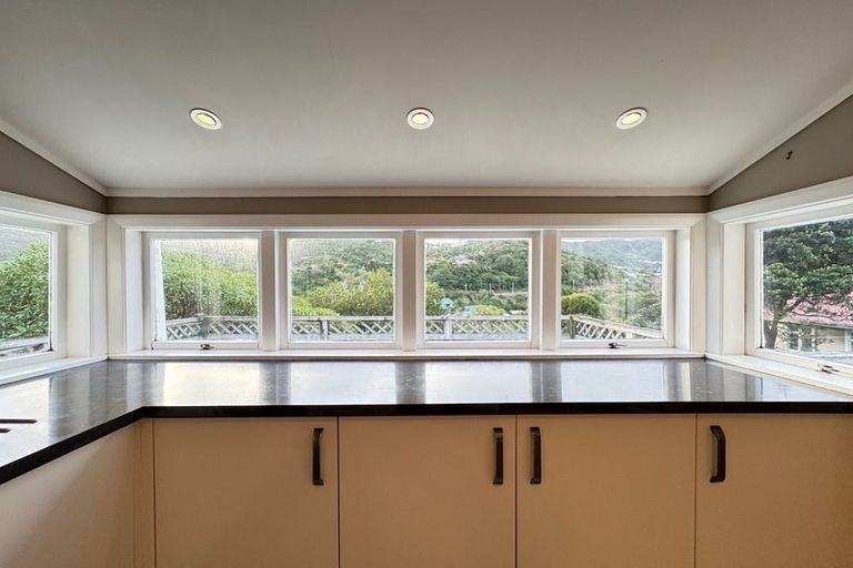 Photo of property in 14 Trelissick Crescent, Ngaio, Wellington, 6035