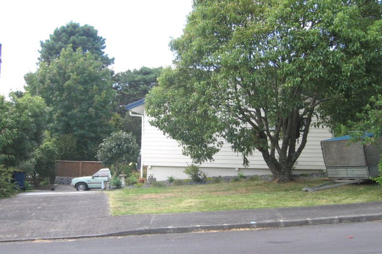 Photo of property in 18 Randal Place, Bayview, Auckland, 0629