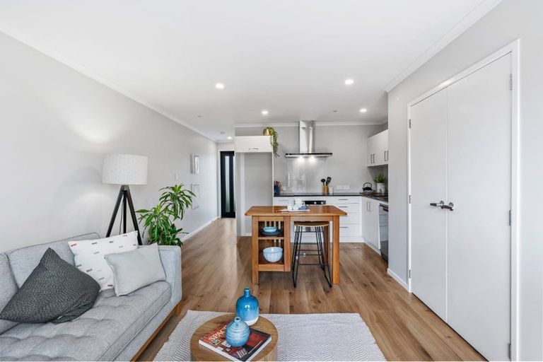 Photo of property in 6 Whakato Avenue, Kumeu, 0810