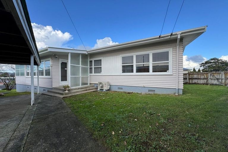 Photo of property in 73 Christmas Road, Manurewa, Auckland, 2102
