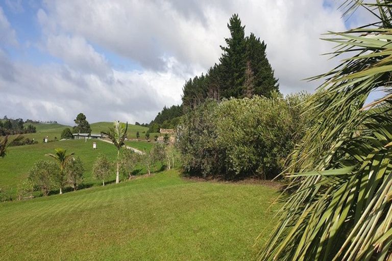 Photo of property in 19 Lori Lane, Coopers Beach, 0420