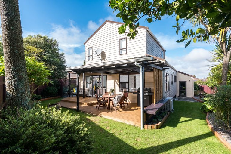 Photo of property in 2/25 Channing Crescent, Botany Downs, Auckland, 2010