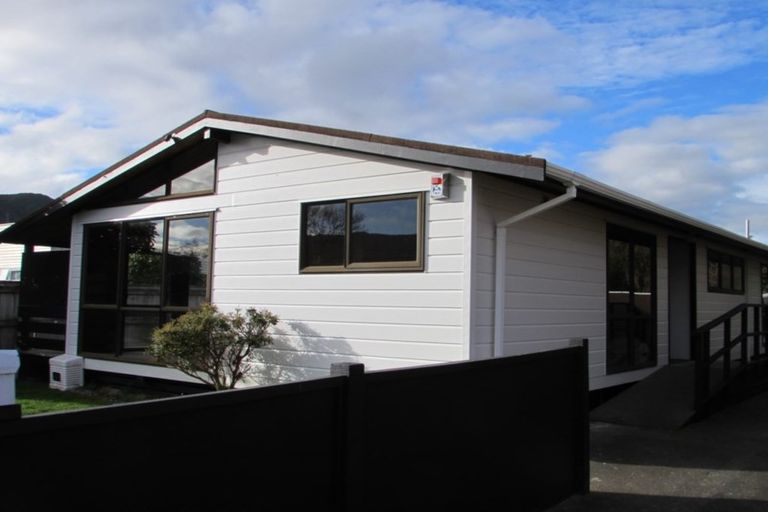Photo of property in 2/68 Gibbons Street, Ebdentown, Upper Hutt, 5018