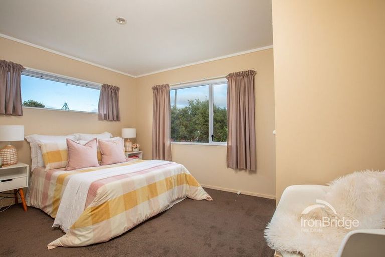 Photo of property in 2 Whitehouse Road, Titahi Bay, Porirua, 5022