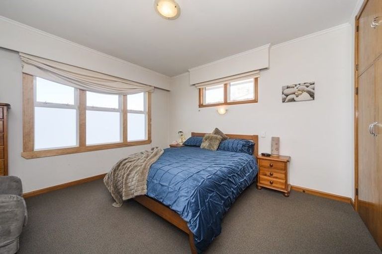 Photo of property in 6 Innes Place, Roslyn, Palmerston North, 4414