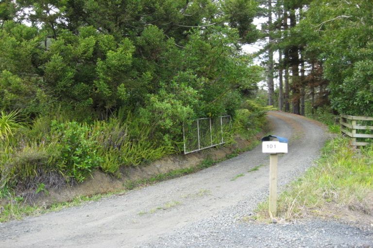 Photo of property in 101 Annett Road, Kumeu, 0891
