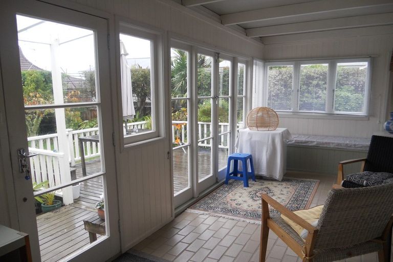 Photo of property in 17 Hanlon Crescent, Narrow Neck, Auckland, 0624