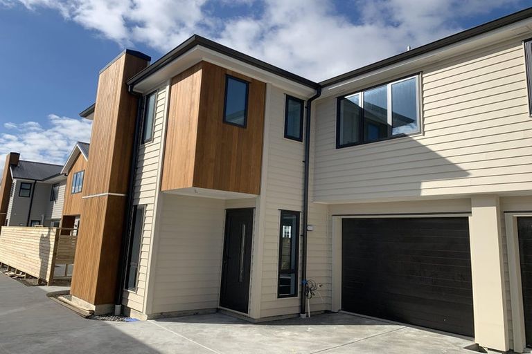 Photo of property in 91c Whites Line East, Waiwhetu, Lower Hutt, 5010