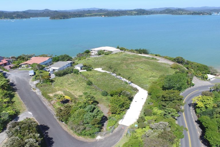 Photo of property in 1/5 Seaview Avenue, Northcote, Auckland, 0627