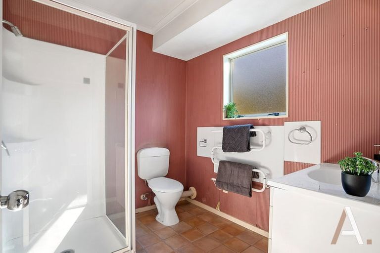 Photo of property in 17 De Havilland Drive, Goodwood Heights, Auckland, 2105