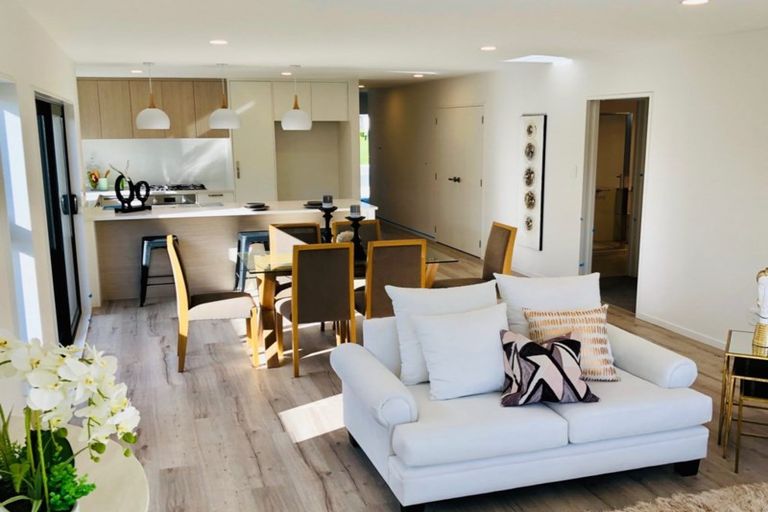 Photo of property in 38 Lumbarda Drive, Kumeu, 0810