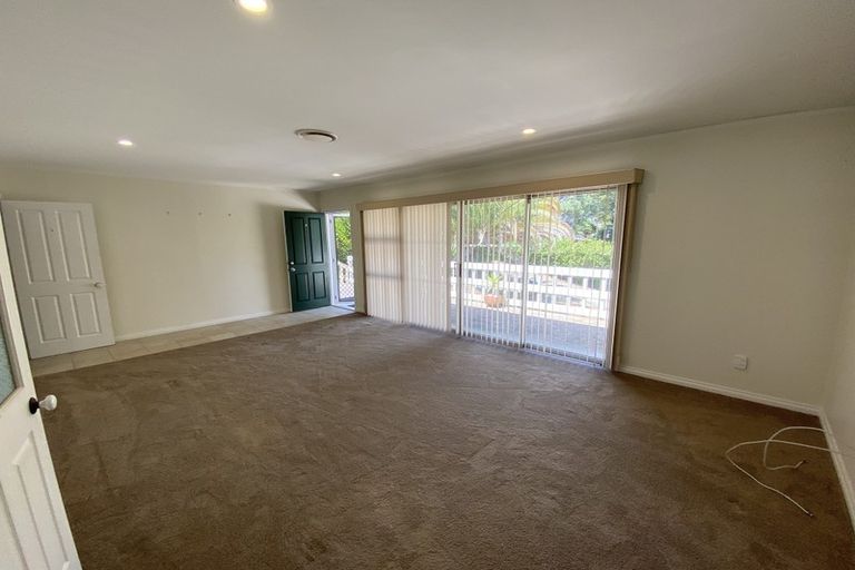 Photo of property in 41 Cron Avenue, Te Atatu South, Auckland, 0610