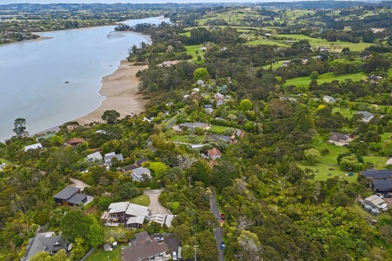 Photo of property in 17 Chatham Avenue, Paremoremo, Auckland, 0632