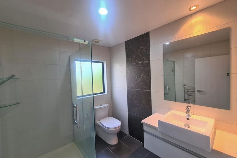 Photo of property in 21a Dallinghoe Crescent, Milford, Auckland, 0620