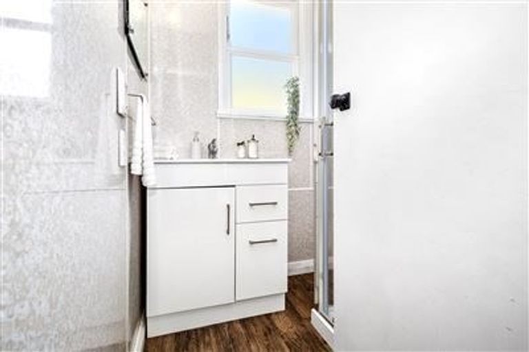 Photo of property in 94 Nicholson Road, Khandallah, Wellington, 6035