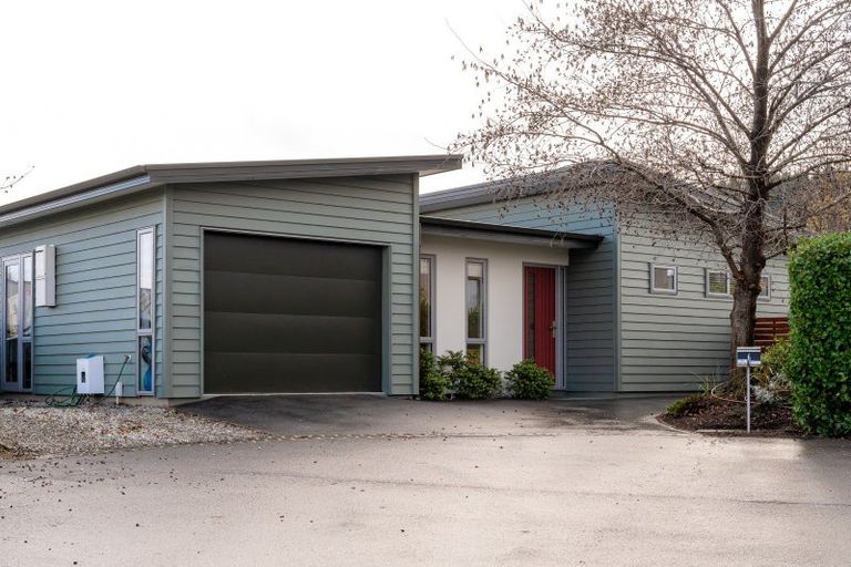 Photo of property in 6 Takahe Lane, Wanaka, 9305