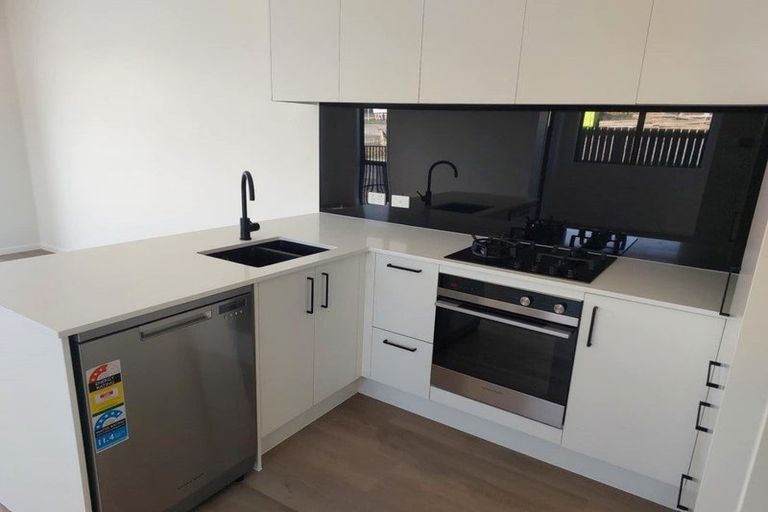 Photo of property in 20 Harvie Mcwatt Drive, Totara Park, Auckland, 2019