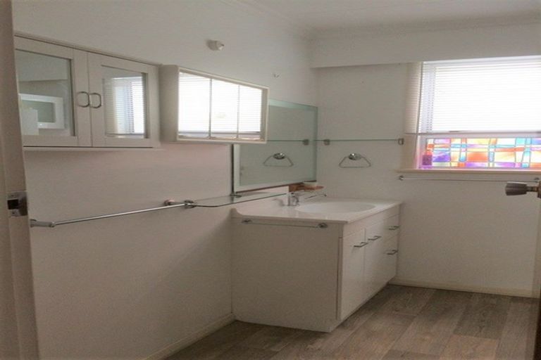 Photo of property in 40 Karaka Crescent, Levin, 5510