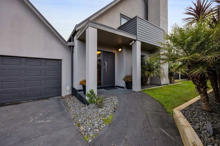 Photo of property in 28 Karamea Street, Whalers Gate, New Plymouth, 4310