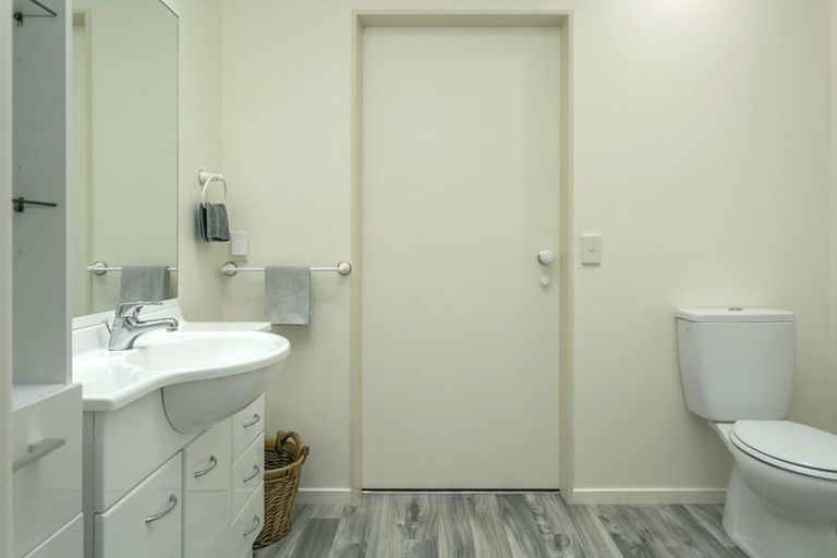 Photo of property in 33 Lakeridge Close, Rangatira Park, Taupo, 3330