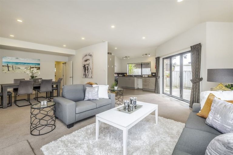 Photo of property in 15a Callis Avenue, Opaheke, Papakura, 2113