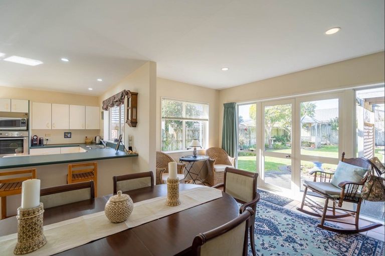 Photo of property in 22 Barrett Drive, Waikanae Beach, Waikanae, 5036