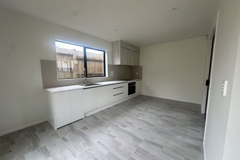 Photo of property in 15 Lowtherhurst Road, Massey, Auckland, 0614