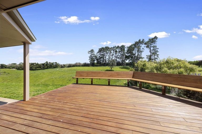 Photo of property in 32 Arthur Road, Paraite, New Plymouth, 4373