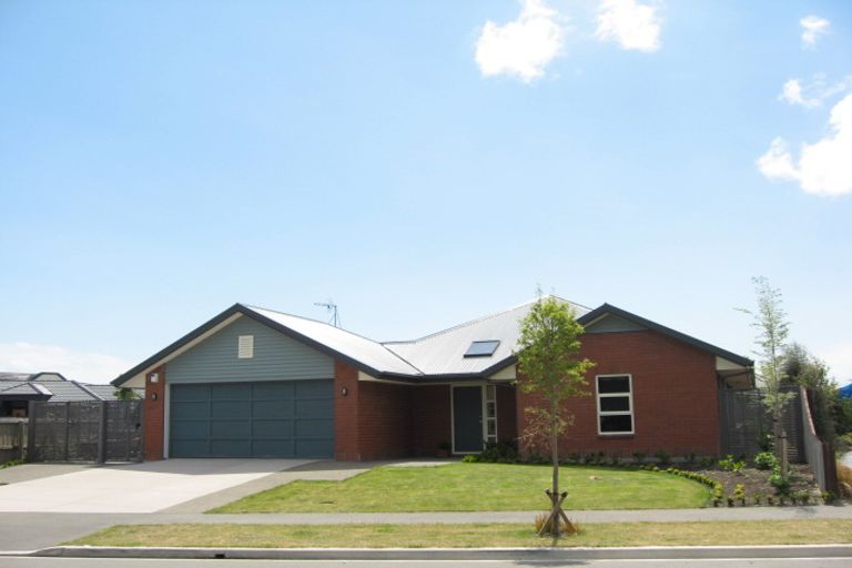 Photo of property in 12 Linkwater Way, Parklands, Christchurch, 8083